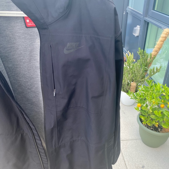 Nike coat - Picture 9 of 10